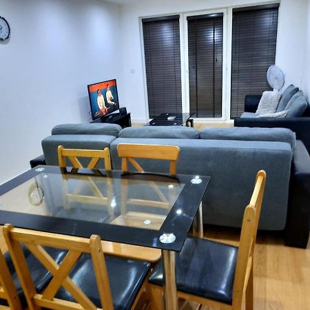 Max'Em Lexington Luxury Apartment สลาว ภายนอก รูปภาพ
