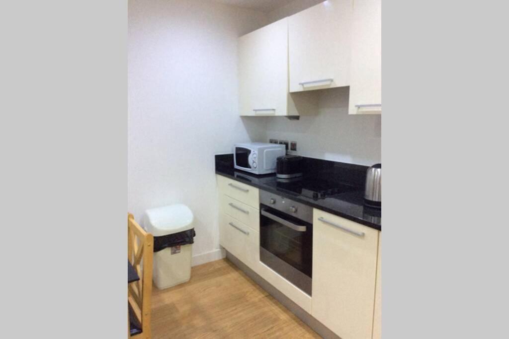 Max'Em Lexington Luxury Apartment สลาว ภายนอก รูปภาพ
