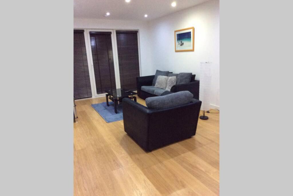 Max'Em Lexington Luxury Apartment สลาว ภายนอก รูปภาพ