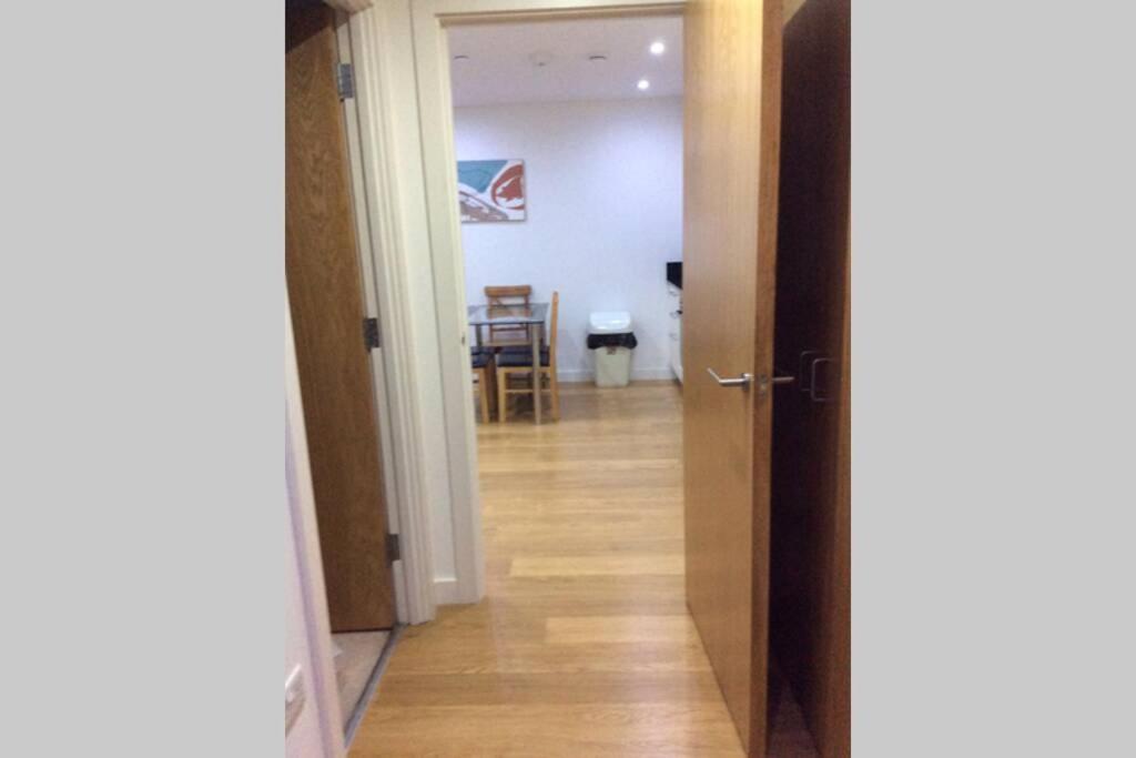 Max'Em Lexington Luxury Apartment สลาว ภายนอก รูปภาพ