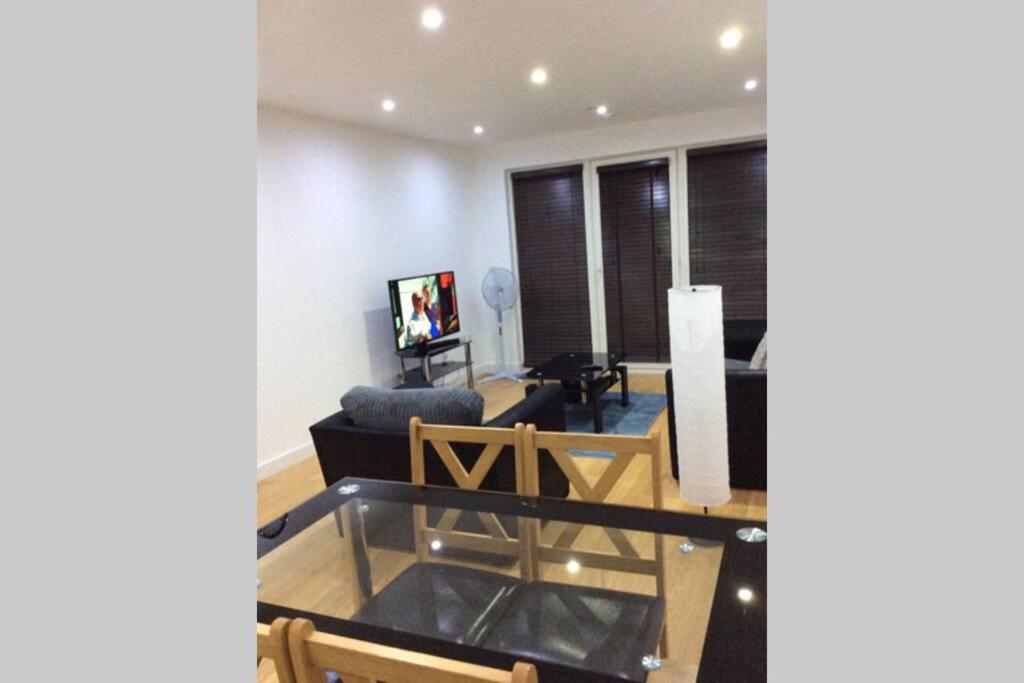 Max'Em Lexington Luxury Apartment สลาว ภายนอก รูปภาพ