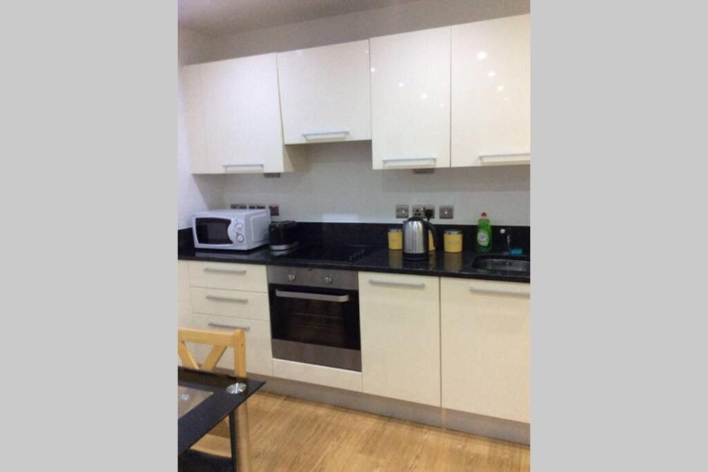 Max'Em Lexington Luxury Apartment สลาว ภายนอก รูปภาพ