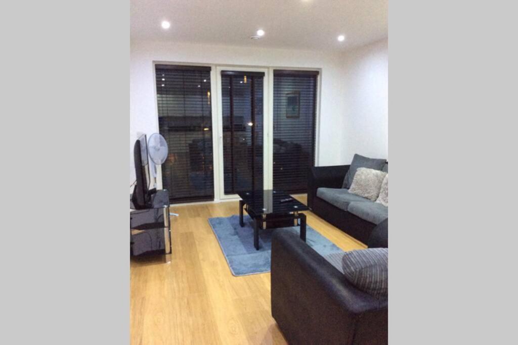 Max'Em Lexington Luxury Apartment สลาว ภายนอก รูปภาพ