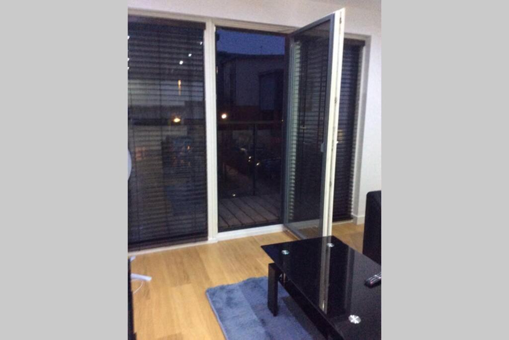 Max'Em Lexington Luxury Apartment สลาว ภายนอก รูปภาพ