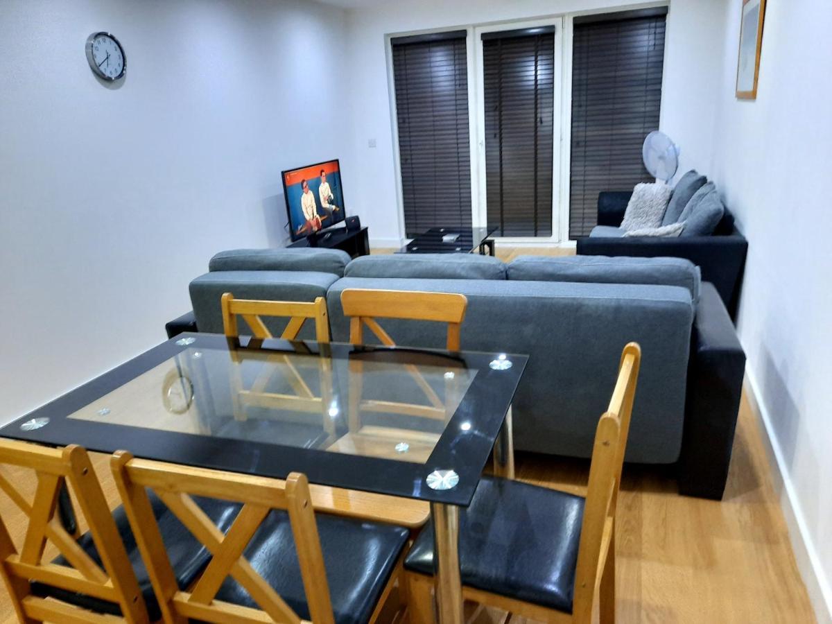 Max'Em Lexington Luxury Apartment สลาว ภายนอก รูปภาพ