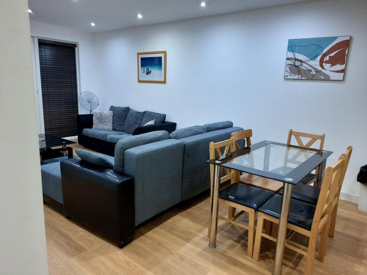 Max'Em Lexington Luxury Apartment สลาว ภายนอก รูปภาพ