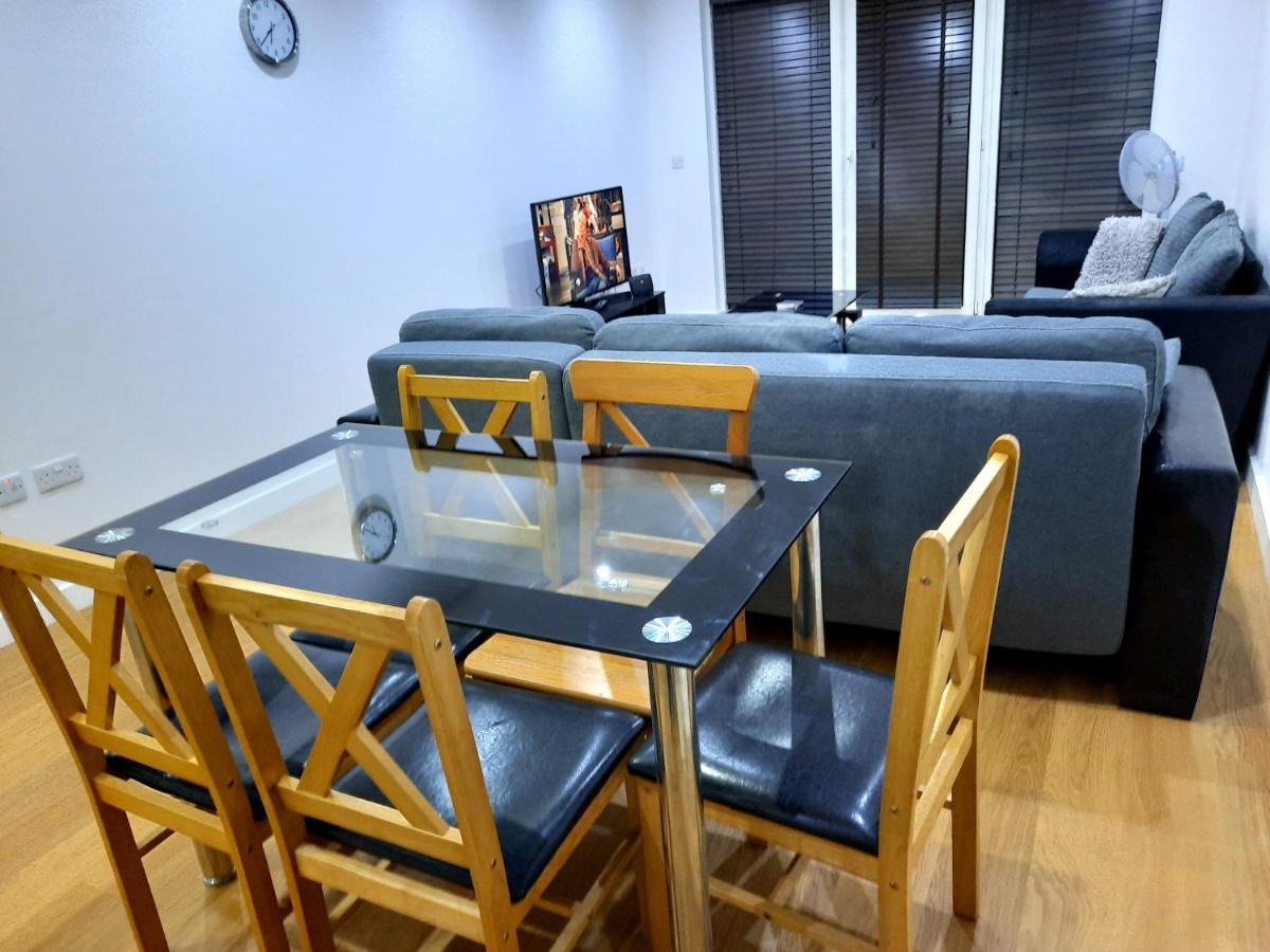 Max'Em Lexington Luxury Apartment สลาว ภายนอก รูปภาพ